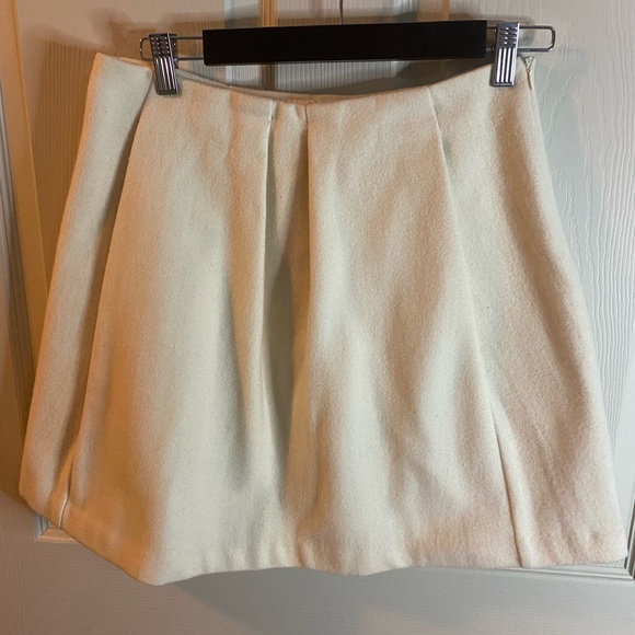 Designed in Paris- Winter White Skirt - Picture 2 of 9